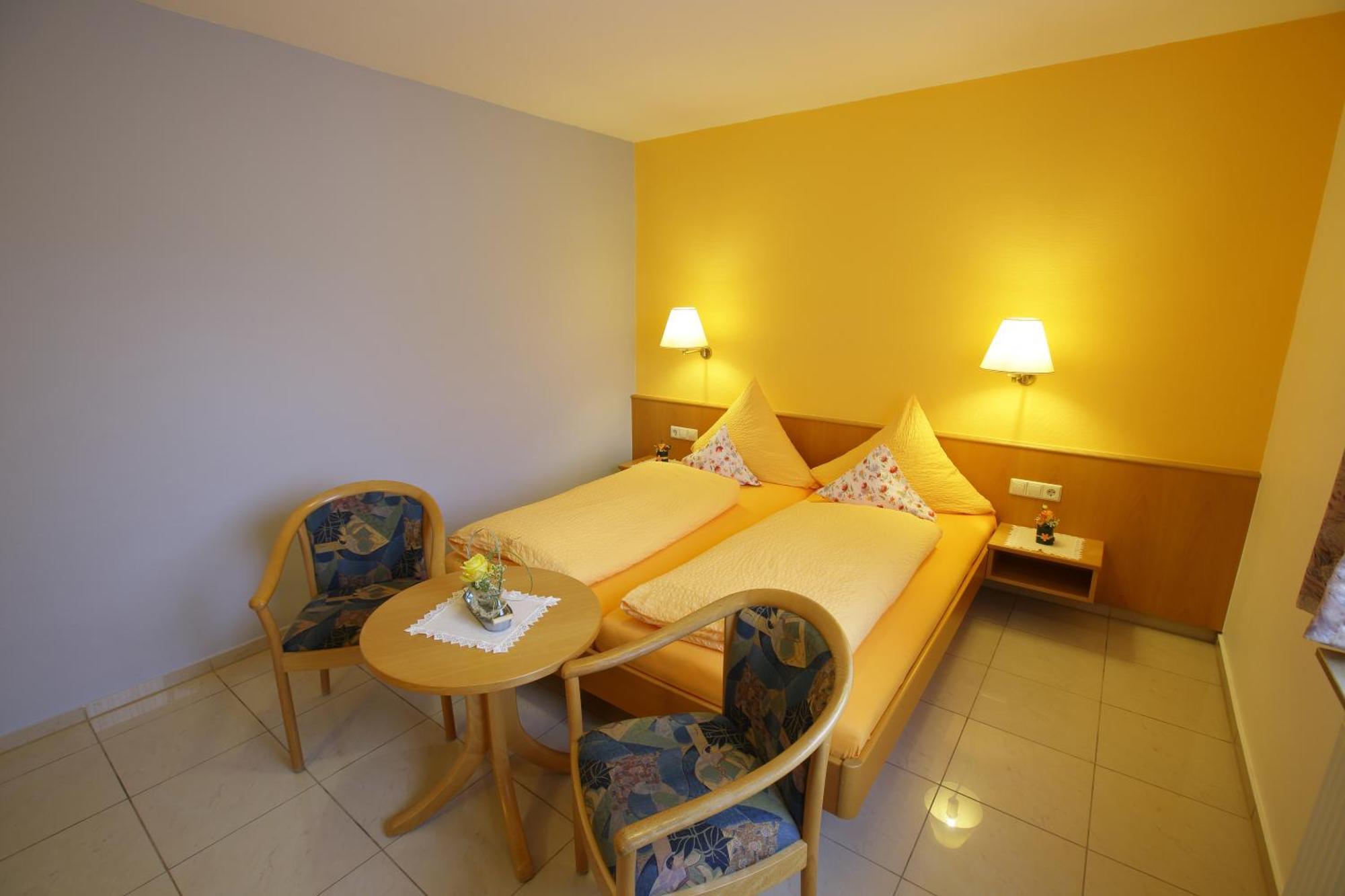 Hotel-Restaurant Gasthof Adler Нойенбург ам Рейн Екстериор снимка