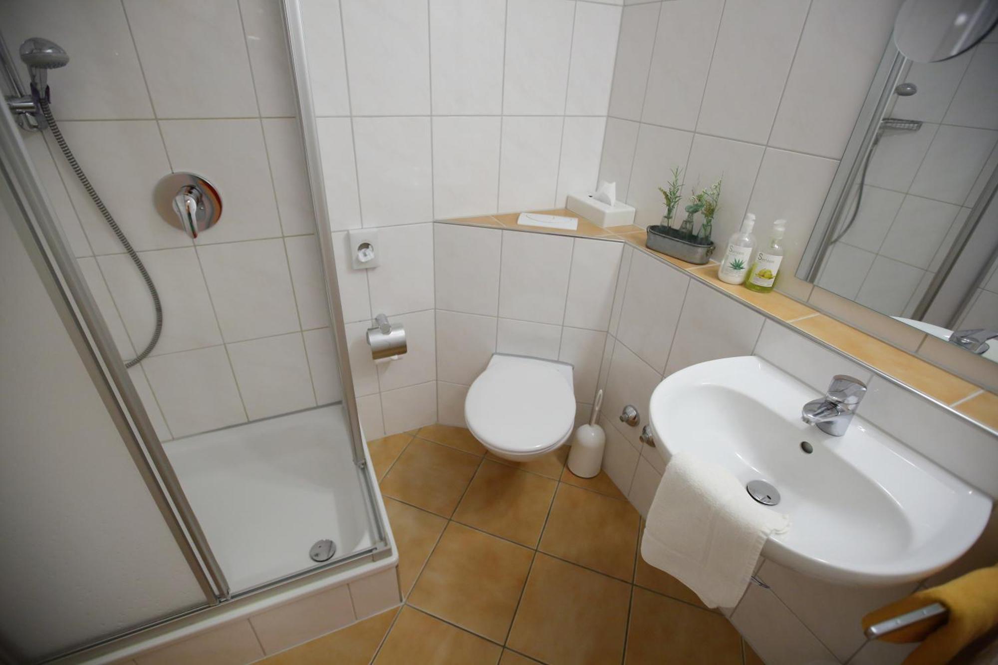 Hotel-Restaurant Gasthof Adler Нойенбург ам Рейн Екстериор снимка