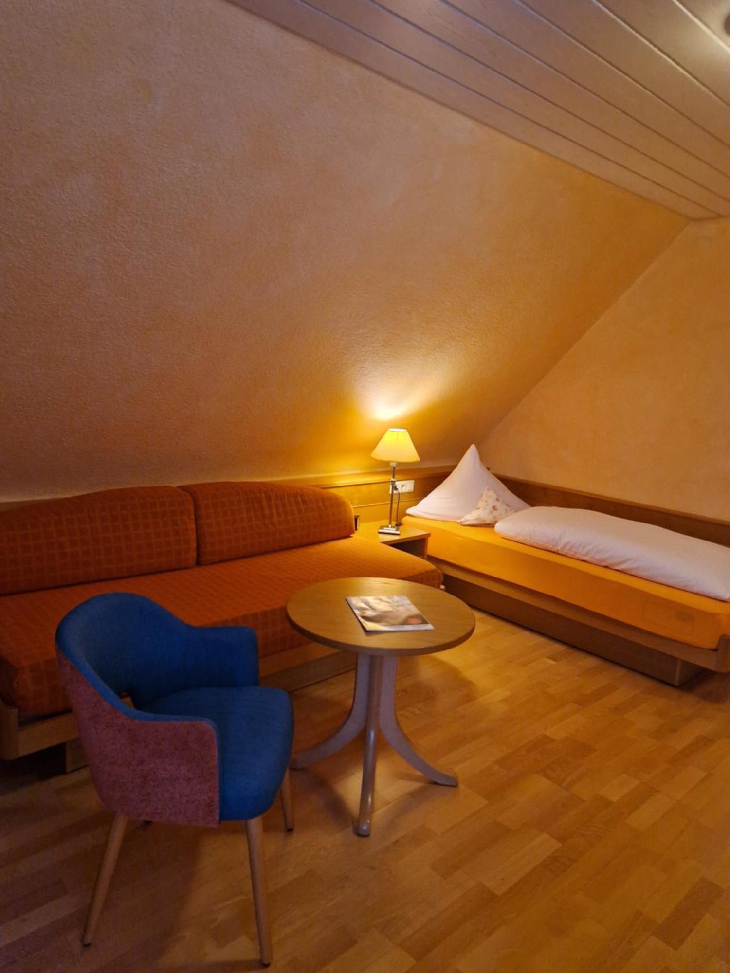 Hotel-Restaurant Gasthof Adler Нойенбург ам Рейн Екстериор снимка