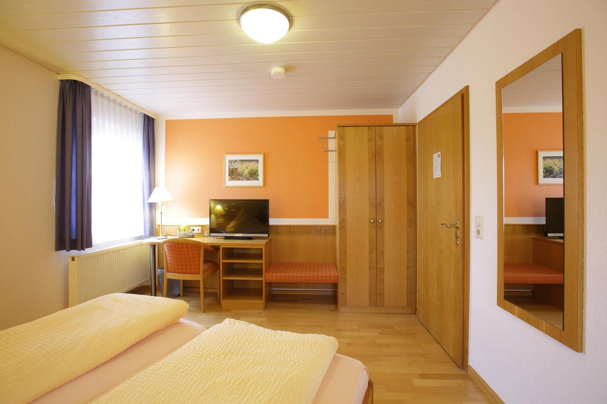 Hotel-Restaurant Gasthof Adler Нойенбург ам Рейн Екстериор снимка