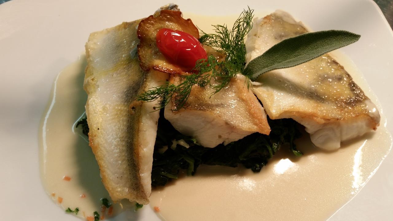 Hotel-Restaurant Gasthof Adler Нойенбург ам Рейн Екстериор снимка