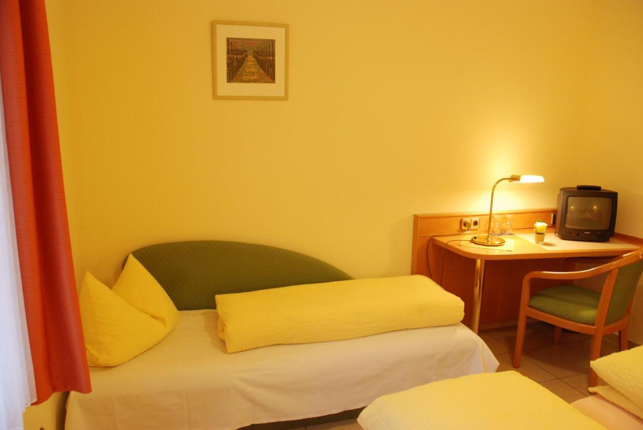 Hotel-Restaurant Gasthof Adler Нойенбург ам Рейн Екстериор снимка